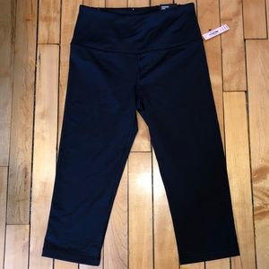 Victoria’s Secret Sport black crop leggings in XS